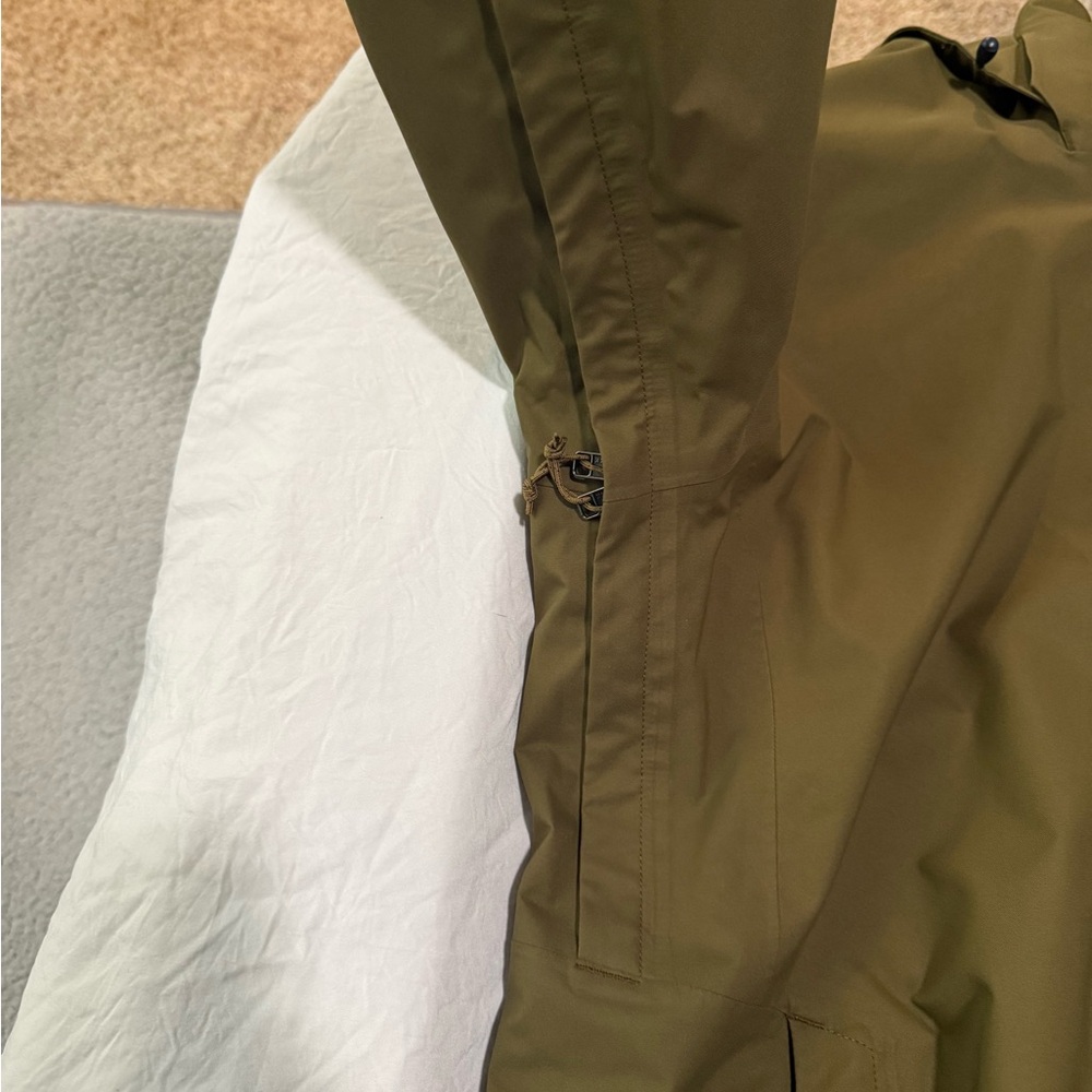 Patagonia women’s medium olive Jacket with Blue Logo - Picture 6 of 12